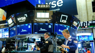 Wall Street ouvre en nette baisse face aux menaces douani&egrave;res de Trump