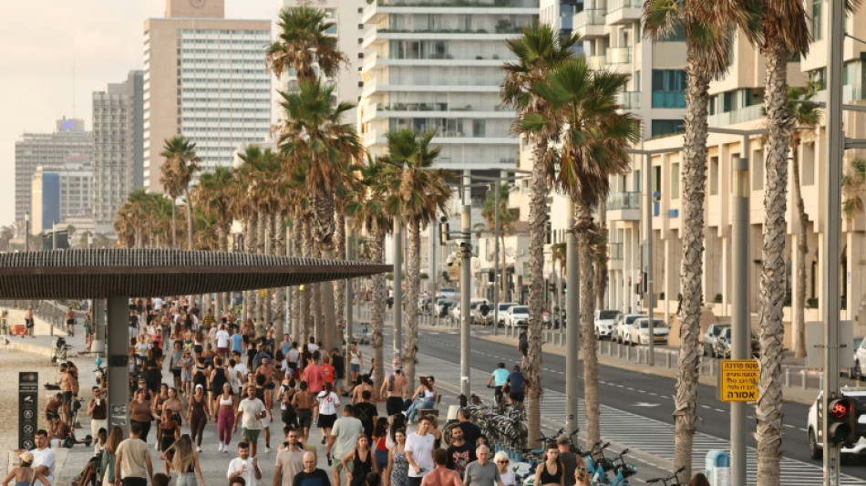 Les Isra&eacute;liens, soulag&eacute;s, reprennent leur vie normale apr&egrave;s le cessez-le-feu avec l'Iran