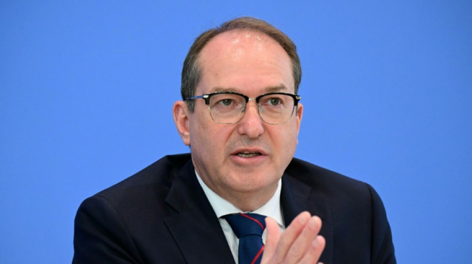 Dobrindt zu Gerichtsurteil: "Wir halten an den Zur&uuml;ckweisungen fest"