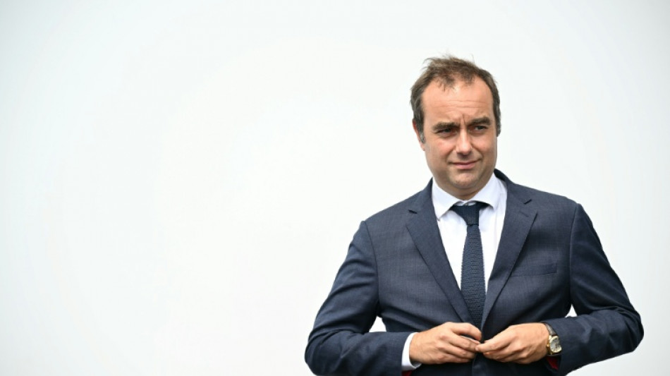 S&eacute;bastien Lecornu prend ses marques &agrave; Matignon, attendu au tournant par les oppositions.