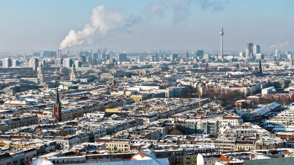 La Germania nel gelo. A Berlino -9 gradi, &egrave; caos neve ad Amburgo
