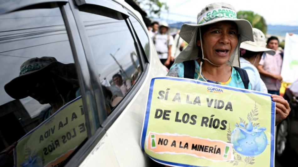 Exigen libertad de activistas de DDHH en marcha contra miner&iacute;a en El Salvador
