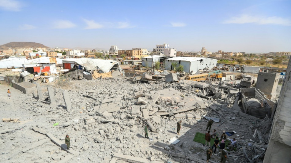 Rebeldes hutíes dicen que bombardeos de EEUU dejaron dos muertos en Yemen