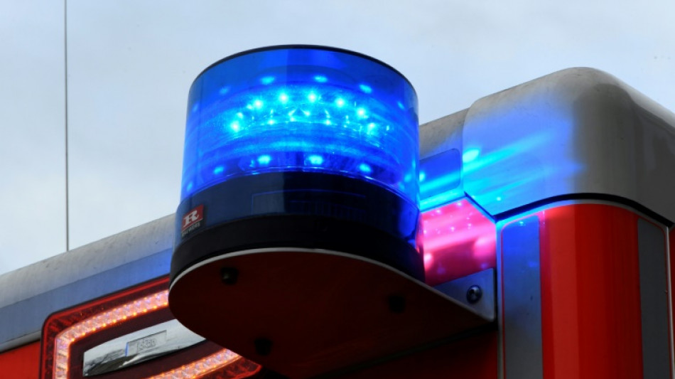 Hamburg: Mann wird bei Reparaturarbeiten unter Lastwagen eingeklemmt und stirbt