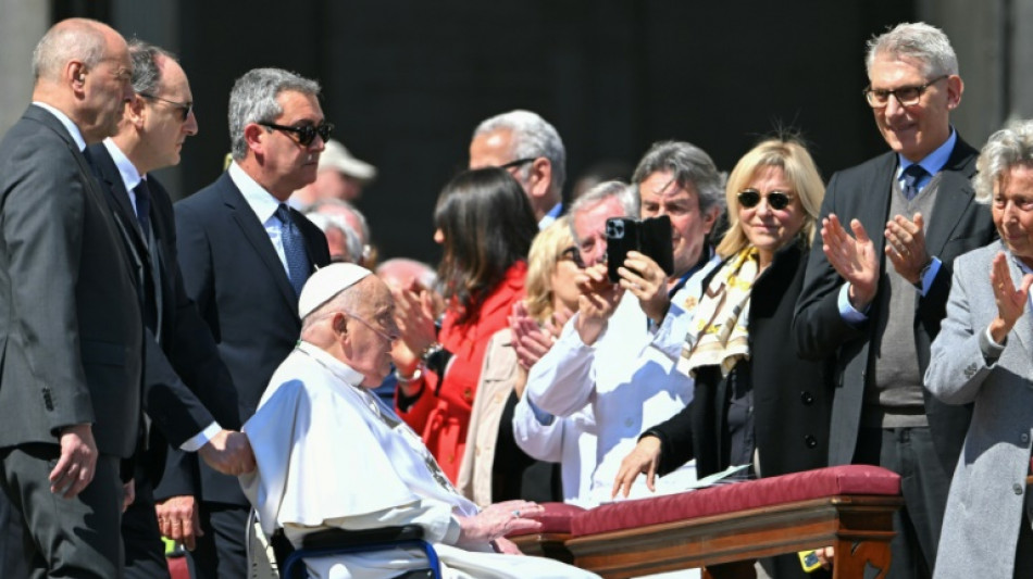 Recovering Pope surprises crowd at Vatican square