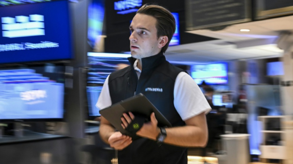 Wall Street dig&egrave;re une vol&eacute;e de r&eacute;sultats mitig&eacute;s