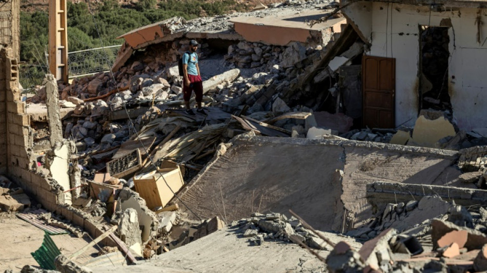 A dor de sobreviver 'entre os mortos' ap&oacute;s terremoto em Marrocos
