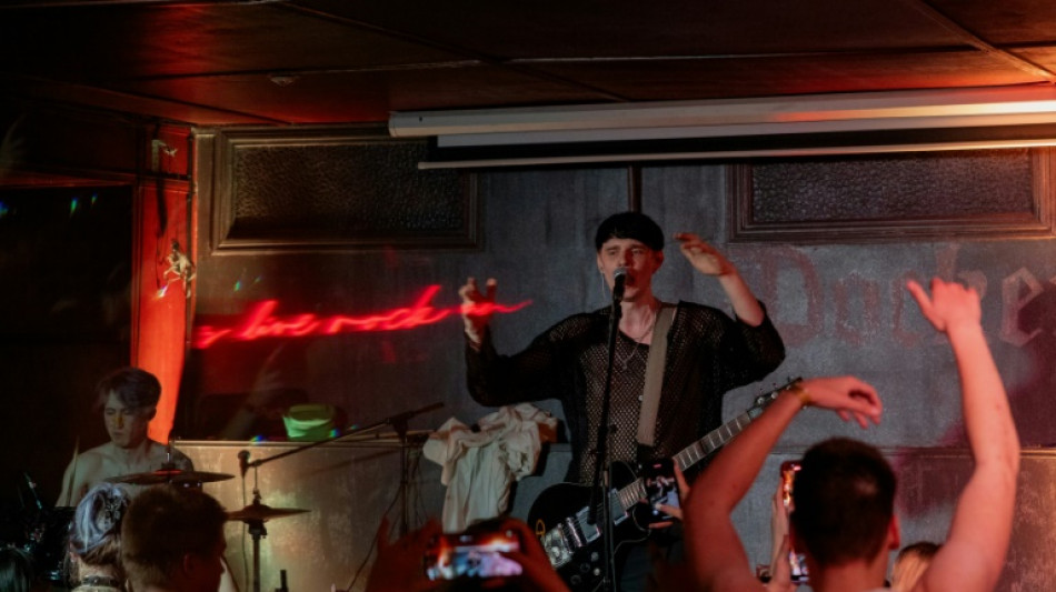 La alegría y el furor de un grupo de rock de gira en Ucrania