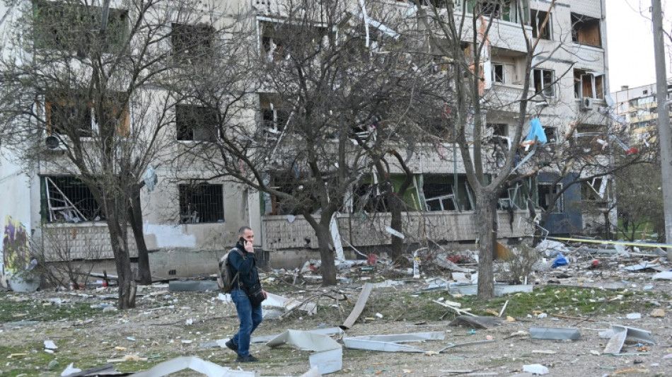 Zelensky diz que Ucrânia respeitará trégua pascal de Putin, mas denuncia violações