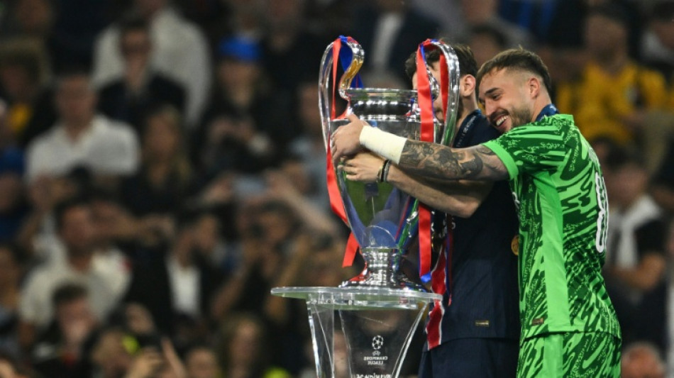 Goleiro Arnau Tenas troca PSG pelo Villarreal