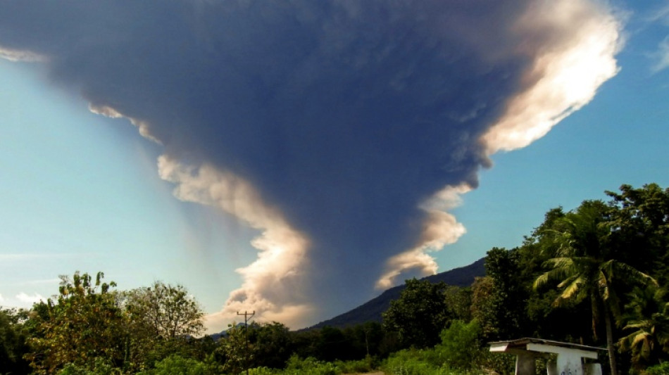 Indon&eacute;sie: nouvelle forte &eacute;ruption du volcan Lewotobi Laki-Laki 