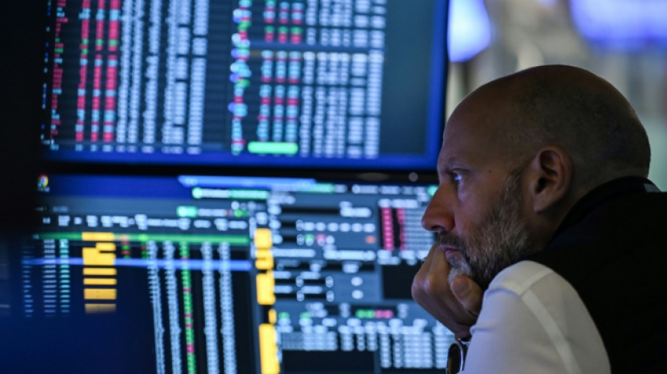 Wall Street ouvre sans entrain, se concentre sur les r&eacute;sultats d'entreprises