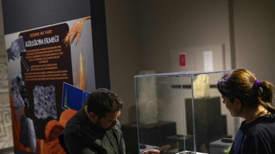 Turquia descobre e reproduz p&atilde;o de 5.000 anos