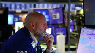 Wall Street cl&ocirc;ture en baisse, r&eacute;&eacute;value les perspectives de baisse des taux