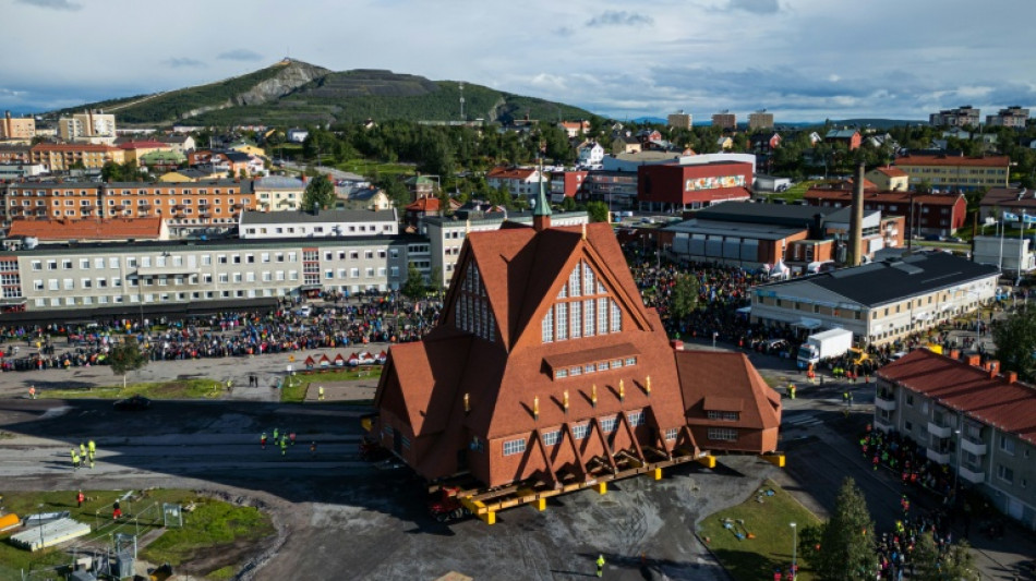 Trasladan una histórica iglesia en Suecia para dar paso a la ampliación de una mina
