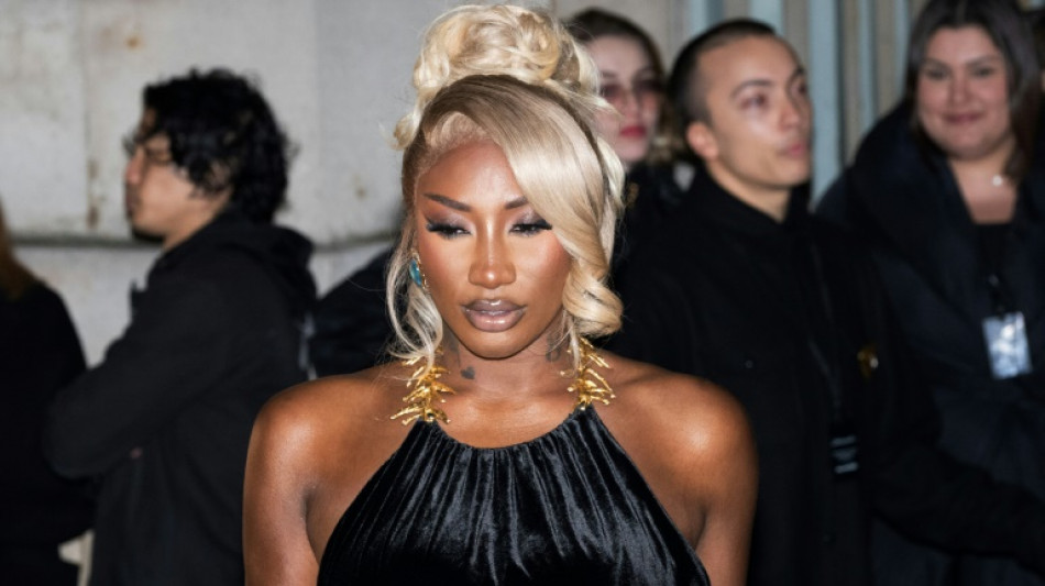 MP franc&ecirc;s pede pris&atilde;o para autores de inj&uacute;rias racistas contra cantora Aya Nakamura