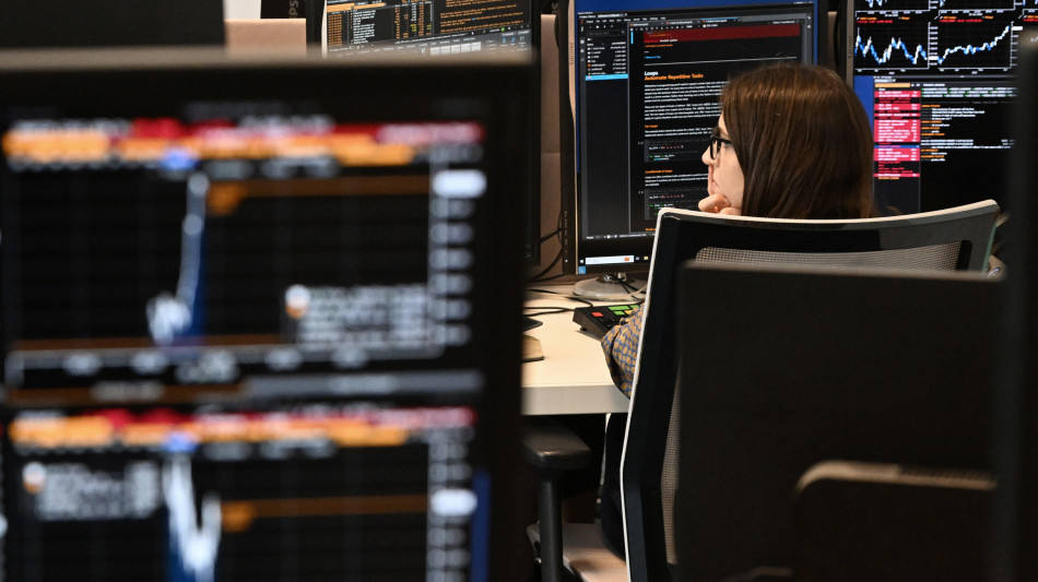 Borsa: l'Europa migliora con parole Trump, Brent sotto i 100 dollari