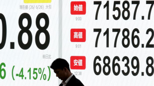 Borsa: Tokyo chiude in netto ribasso (-3,95%)