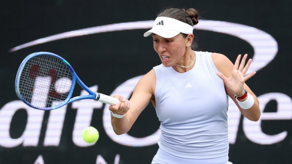 Top seed Pegula rallies to oust defending champ Collins in Charleston