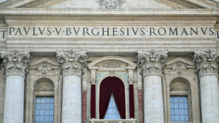 Fuma&ccedil;a branca no Vaticano, h&aacute; um novo papa