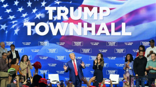 Harris remet en question la sant&eacute; de Trump apr&egrave;s un &eacute;trange &eacute;pisode musical