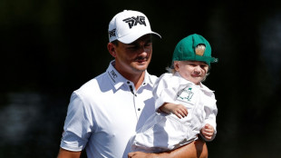 Cricketer De Villiers gets a Masters hit with pal Bezuidenhout