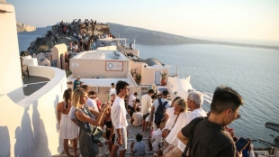 Santorini, la "isla Instagram" de Grecia, al l&iacute;mite de la saturaci&oacute;n tur&iacute;stica