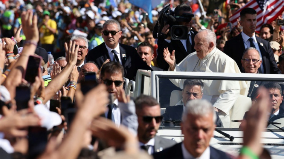 Climate campaigners praise a cool pope