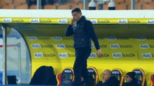 Ex-t&eacute;cnico do Lecce &eacute; suspenso por 4 jogos por cabe&ccedil;ada em jogador do Verona