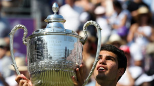 Alcaraz gana en Queen's y recupera el n&uacute;mero uno mundial