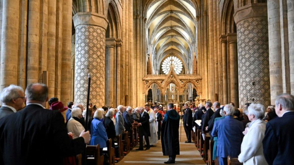 El rey Carlos III homenajea a los trabajadores humanitarios víctimas de las guerras en su mensaje de Pascua