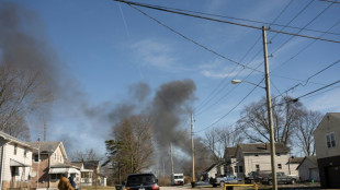 Alerte lmev&eacute;e aux Etats-Unis apr&egrave;s le d&eacute;raillement d'un train de produits chimiques