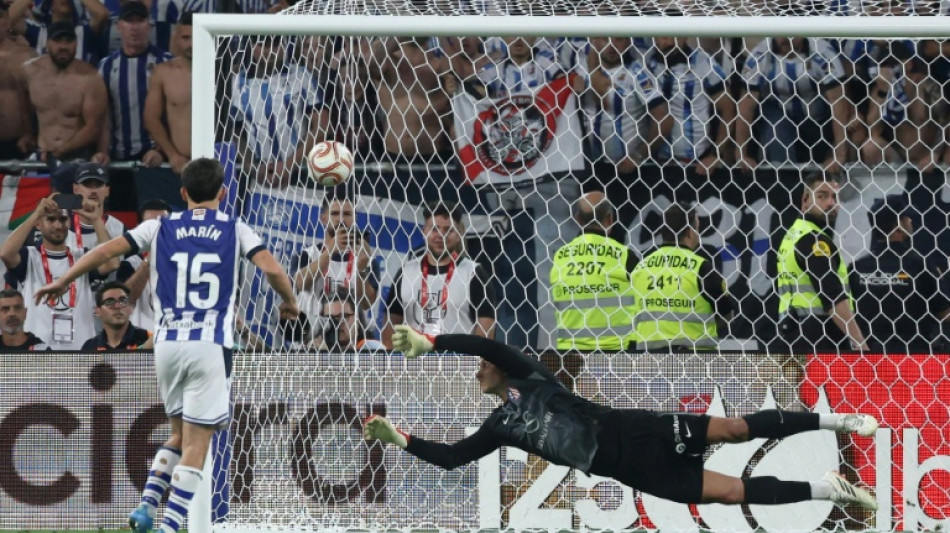 Real Sociedad vence Atl&eacute;tico de Madrid nos p&ecirc;naltis e conquista Copa do Rei