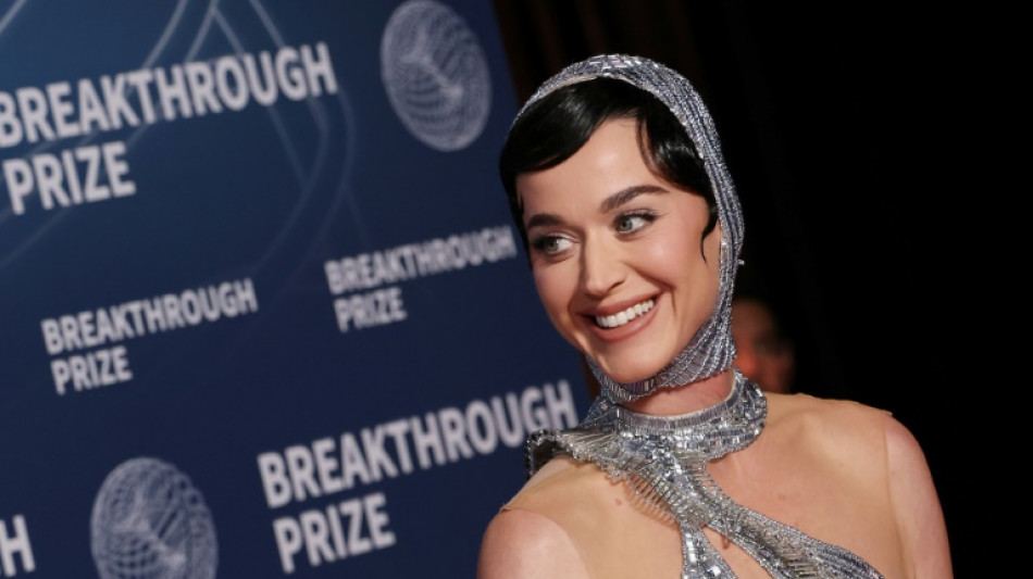 Katy Perry e noiva de Bezos vão ao espaço em um voo com tripulação 100% feminina