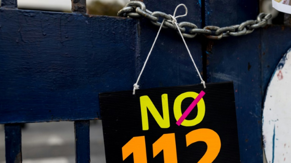 Thailand revokes visa of US academic charged with royal insult 