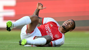 Ap&oacute;s cirurgia no joelho, Gabriel Jesus vai perder in&iacute;cio da temporada do Arsenal