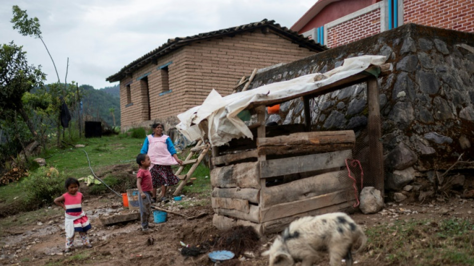 Menores s&atilde;o principais v&iacute;timas da pobreza extrema estagnada, aponta relat&oacute;rio