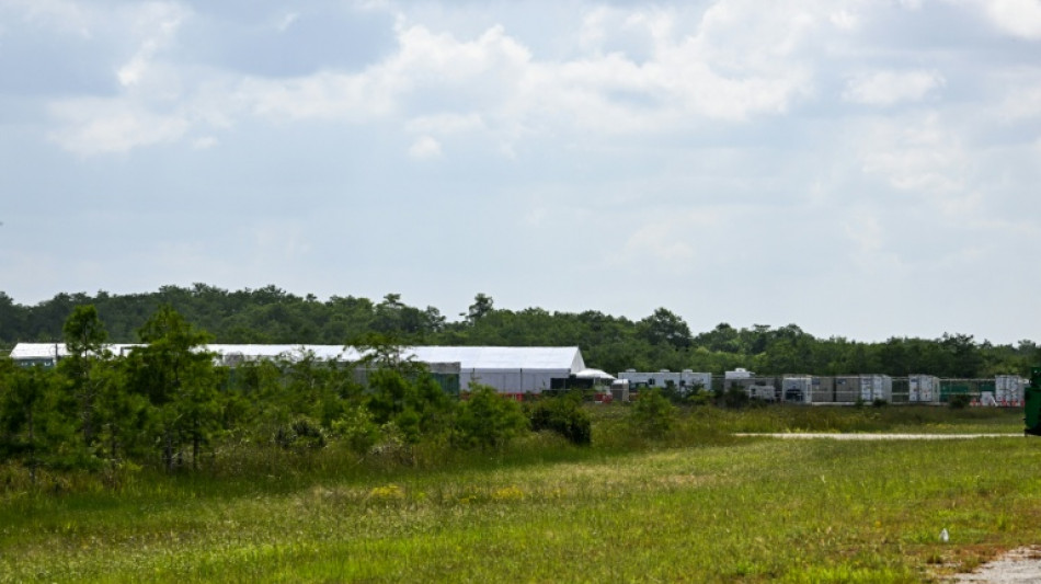 Cierran el pol&eacute;mico centro de detenci&oacute;n de migrantes de Florida "Alligator Alcatraz"