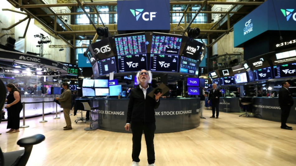 Wall Street s'accroche aux perspectives de baisse des taux de la Fed