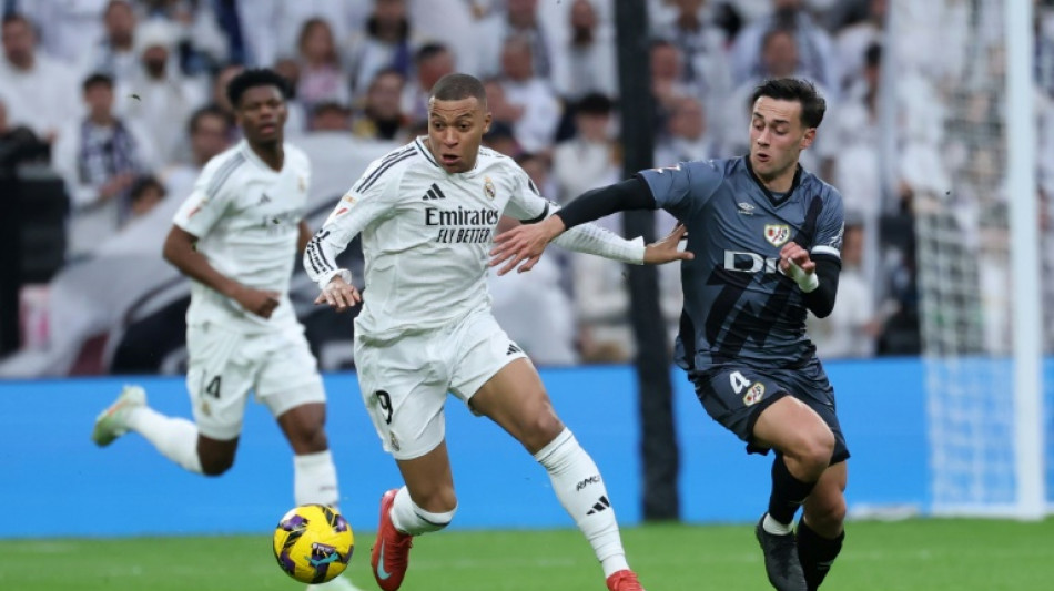 Espagne: le Real rejoint le Bar&ccedil;a en t&ecirc;te, l'Atl&eacute;tico craque