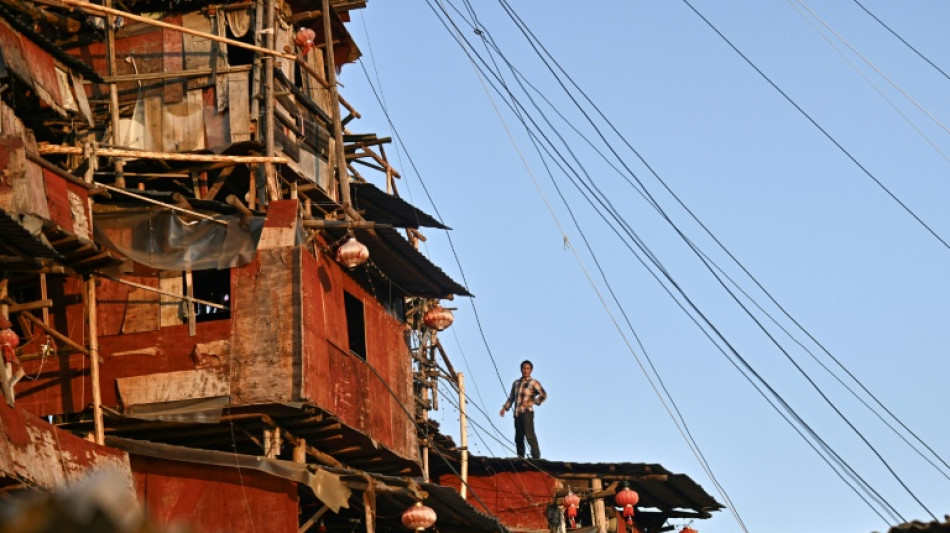 En Chine, un homme d&eacute;fie les ordres de d&eacute;molition avec une maison insolite