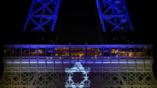 La tour Eiffel va s'&eacute;teindre en hommage aux victimes du 7-Octobre