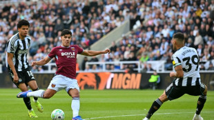 Mateus Fernandes assina com Tottenham por 85 milh&otilde;es de libras