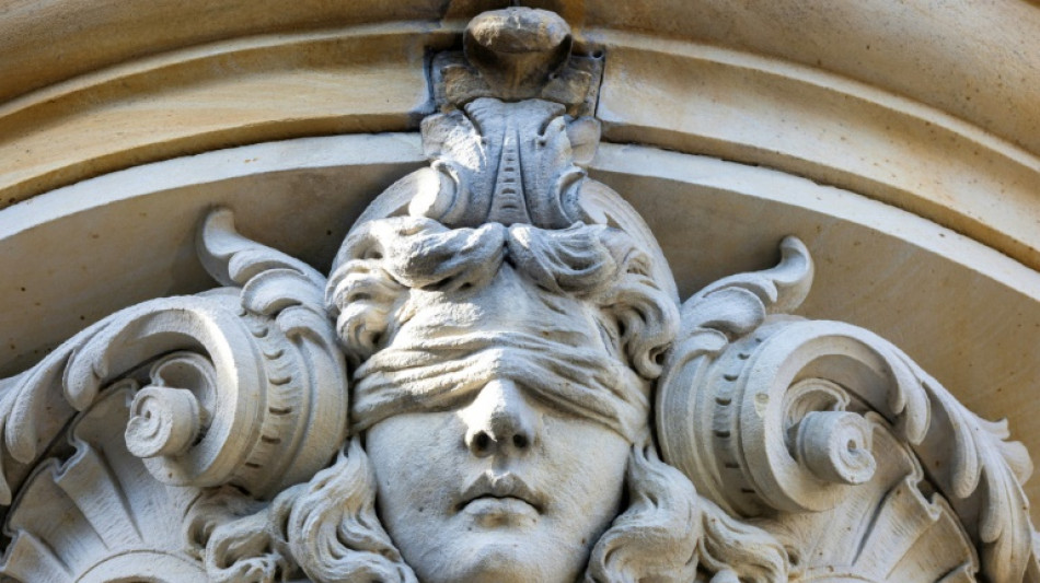 Geldstrafe f&uuml;r Wiesbadener Ex-Dezernenten wegen Beihilfe zu Untreue in Awo-Komplex