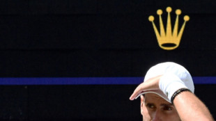 Djokovic avan&ccedil;a &agrave;s quartas de final de Wimbledon e supera recorde de Federer