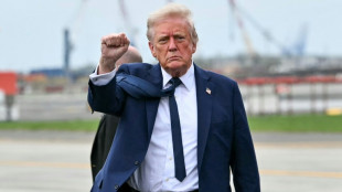 En 100 d&iacute;as Trump sume a EEUU y al mundo en la ansiedad