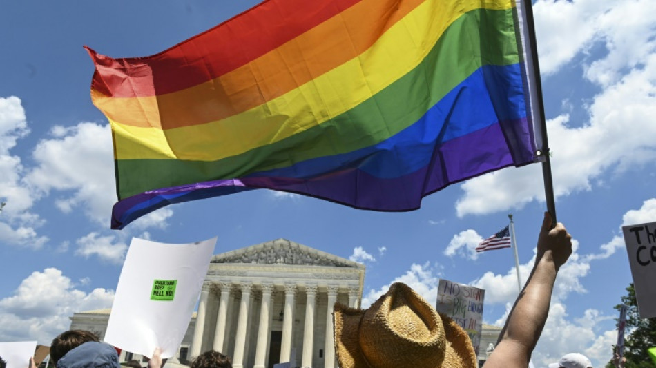 Biden c&eacute;l&egrave;bre le passage d'une loi prot&eacute;geant le mariage homosexuel
