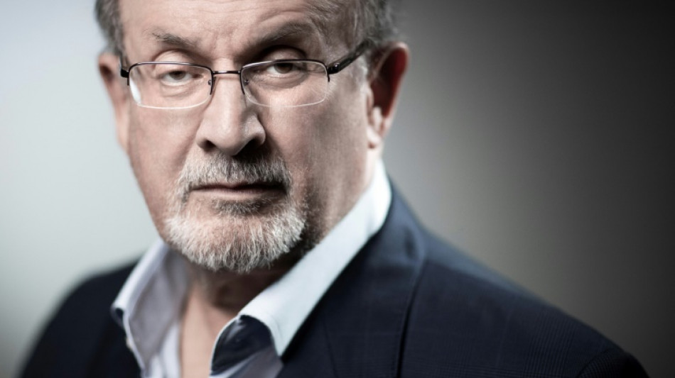 Salman Rushdie en voie de r&eacute;tablissement, sa famille "soulag&eacute;e"