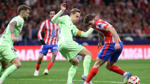 De Jong revival helping Barca dream as Dortmund visit