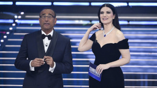 All'Ariston il ricordo di Vessicchio, &egrave; standing ovation